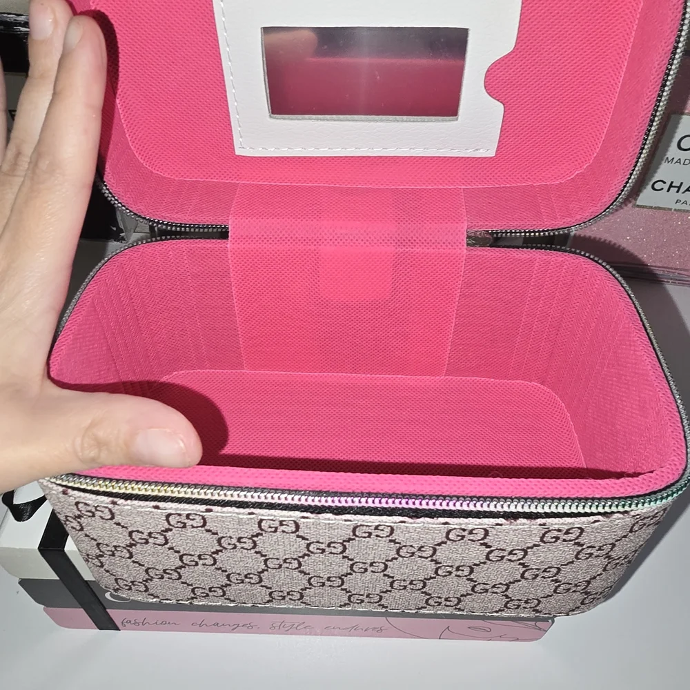 NWOT Fashion  Small GG Monogram Cosmetic Case - Picture 2 of 2